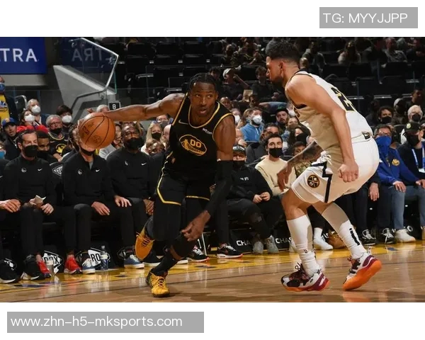 绝杀回合暂停时勇士换防守球员的背后策略分析与阿德尔曼的战术思考