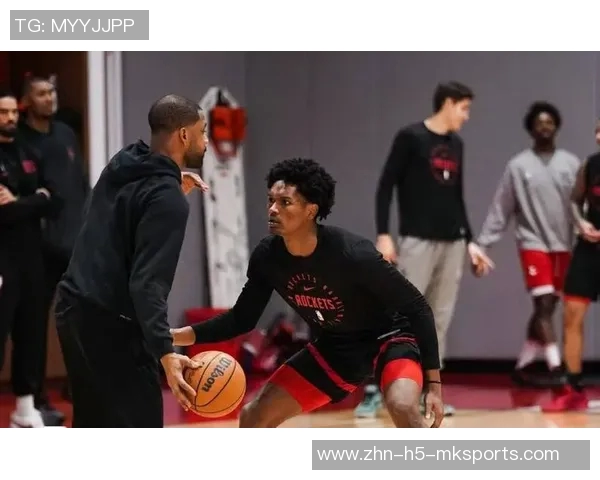 火箭队明日对阵国王阿门因左股四头肌肌腱炎缺席比赛 火箭队明日对阵国王阿门因左股四头肌肌腱炎缺席比赛